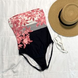 One-piece bandeau swimsuit
